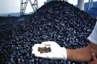 Handful of uranium pellets equal to mountain of coal